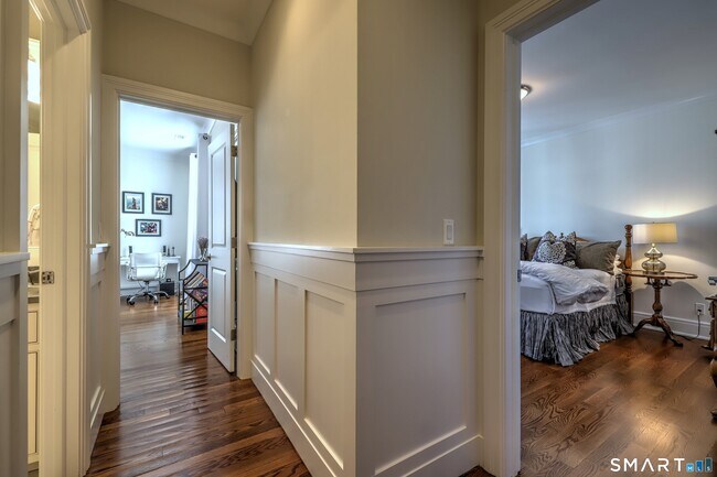 Building Photo - 30 Narrow St