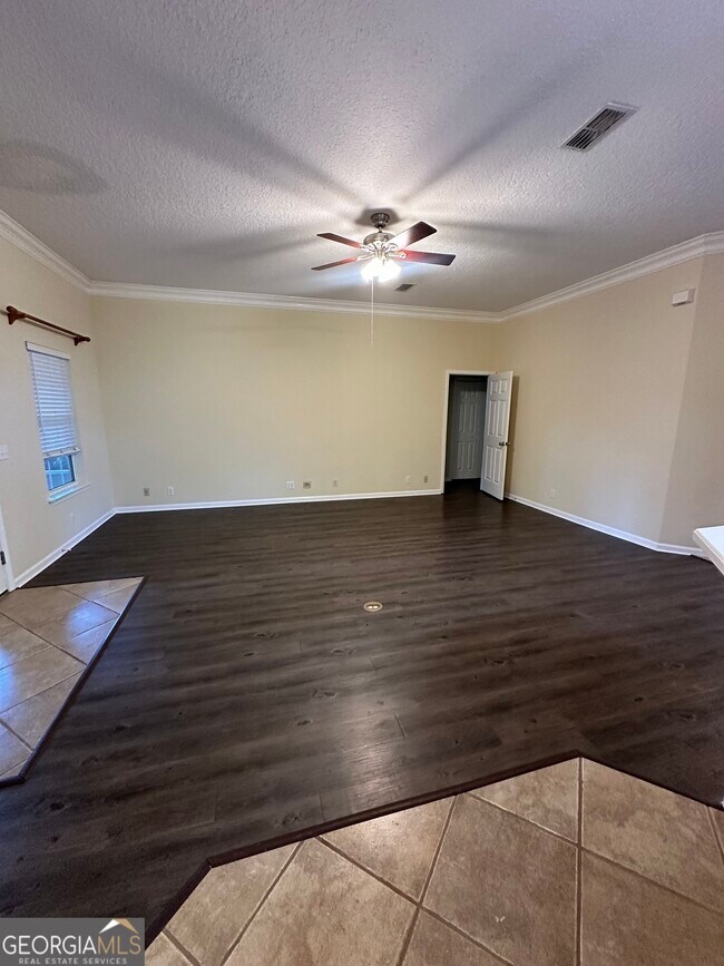 Building Photo - 1024 Greenwillow Dr