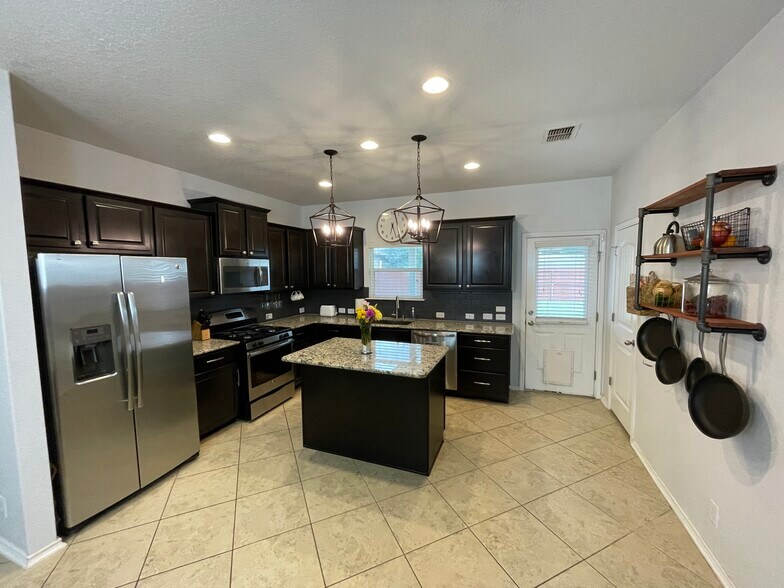 Building Photo - 9114 Bowen