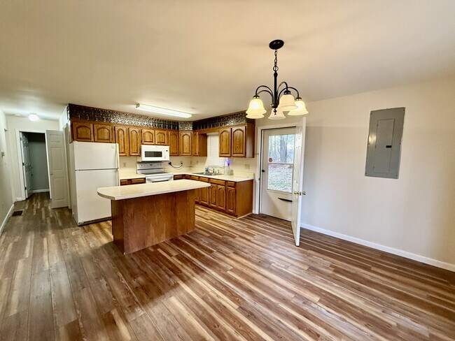 Building Photo - 117 Holly Ave