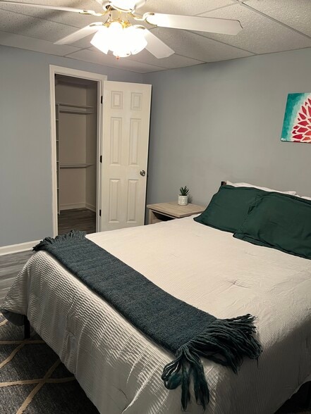 Building Photo - 2013 Addison Rd NE