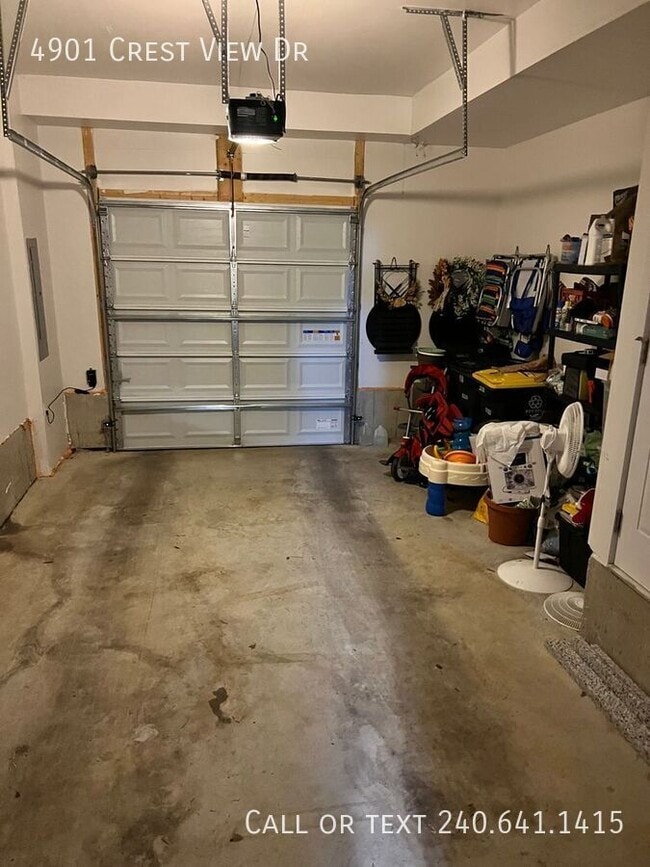 Building Photo - 4901 Crest View Dr