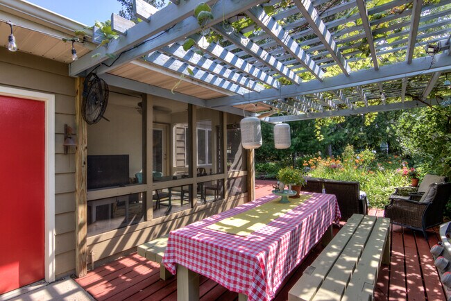 Outdoor Living Area - 3373 Whispering Pines Ln