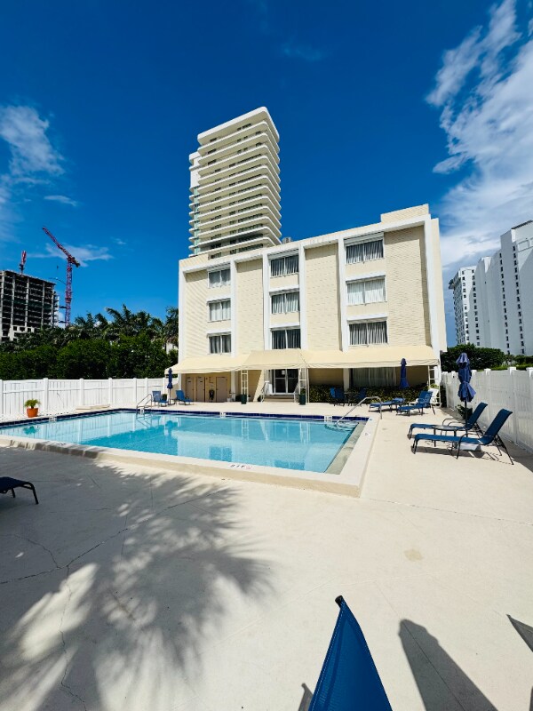 Building Photo - 1527 S Flagler Dr