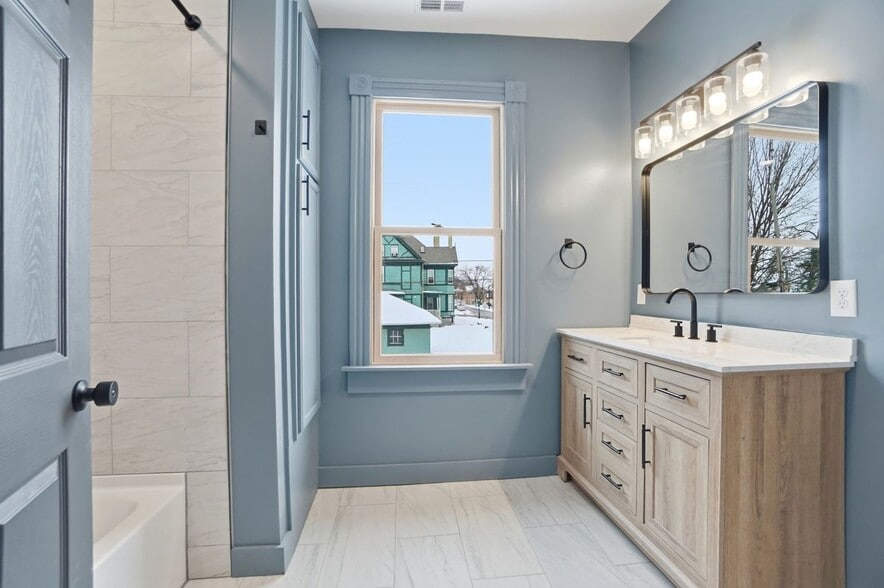 Building Photo - 131 S C St