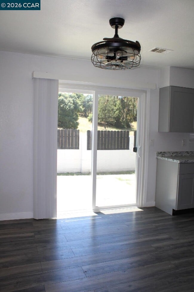 Building Photo - 130 Aster Ct