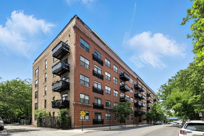 Primary Photo - 1735 W Diversey Pkwy