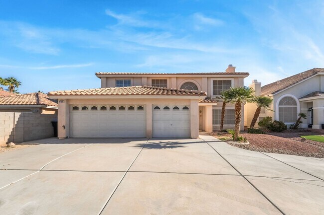 Building Photo - 5 bedroom home in Silverado Ranch area low upkeep yard