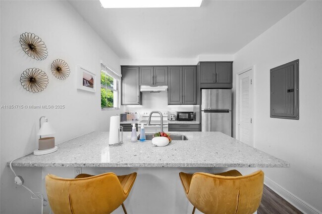 Building Photo - 1520 SW 11th Terrace