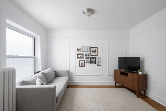 Building Photo - 679 W Wrightwood Ave