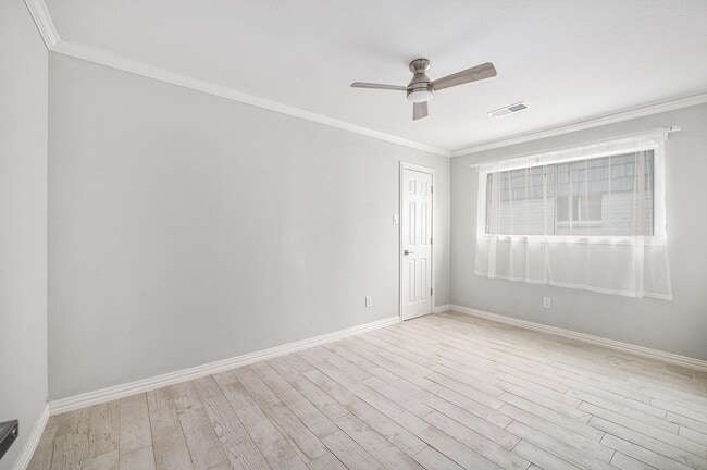 Building Photo - 10818 Hillcroft Ave