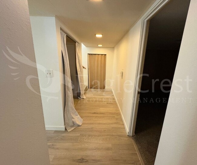 Building Photo - Three Bedroom, Two Bathroom House plus bon...