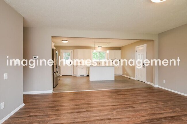 Building Photo - Charming 3 Bedroom Home in Stow