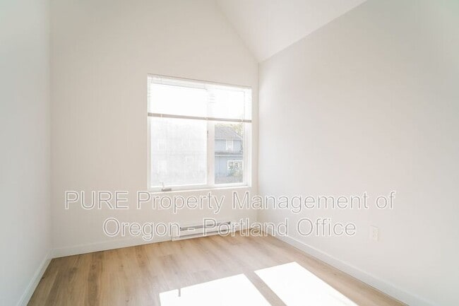 Building Photo - 5878 N Harvard St