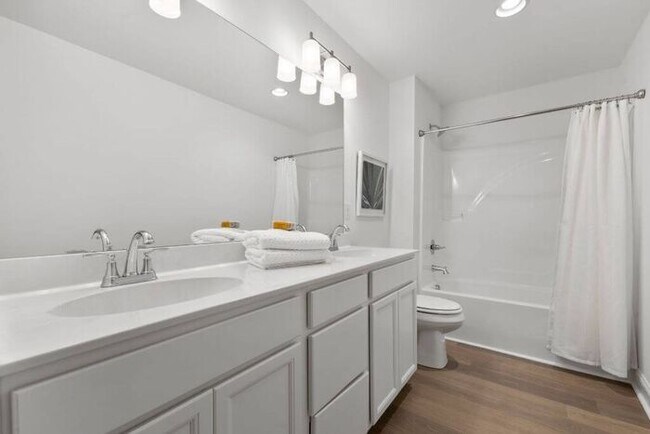 Building Photo - 3-bedroom Townhome