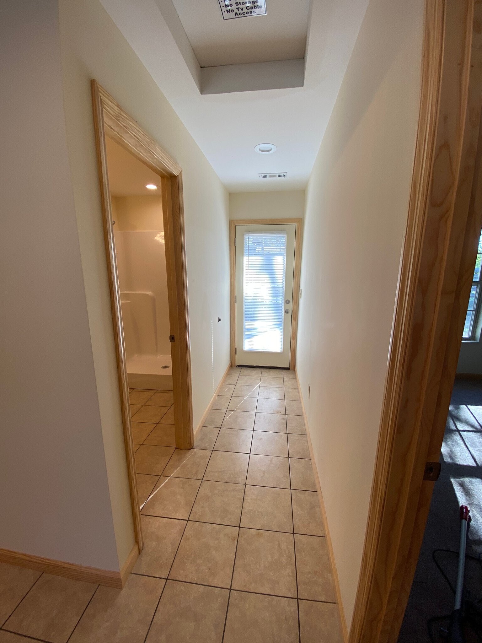 Building Photo - 814 S Spring St