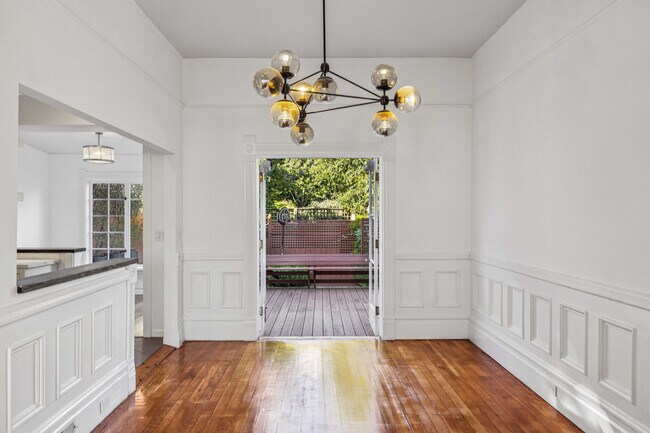 Building Photo - 282 Eureka St