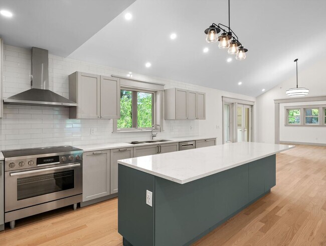 Building Photo - Modern Farmhouse 3 Bedroom 3.5 Bathroom