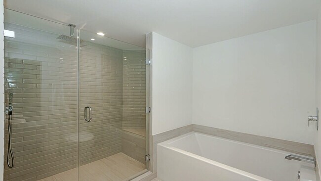 Building Photo - 4010 S Ocean Dr