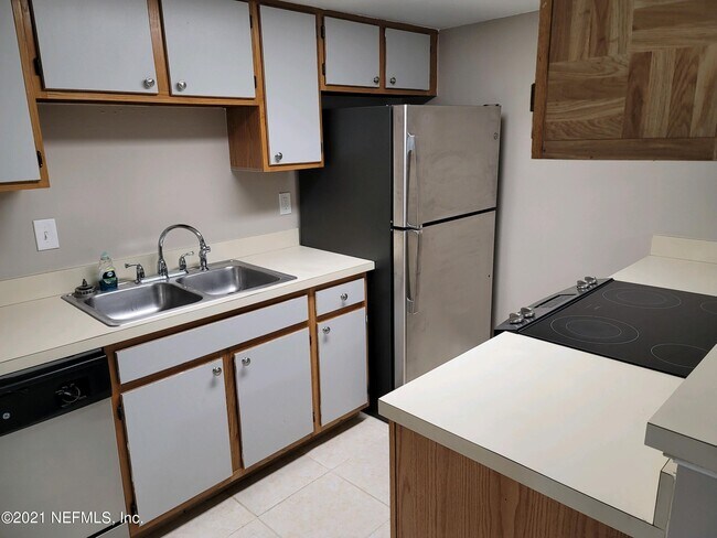 Building Photo - 5553 Greatpine Ln S