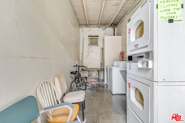 Building Photo - 507 Granada St