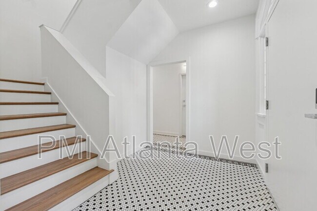 Building Photo - 750 Cascade Pl SW