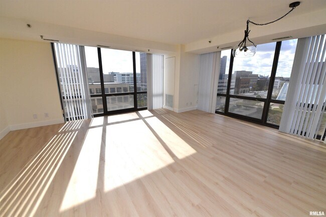 Building Photo - 123 SW Jefferson Ave