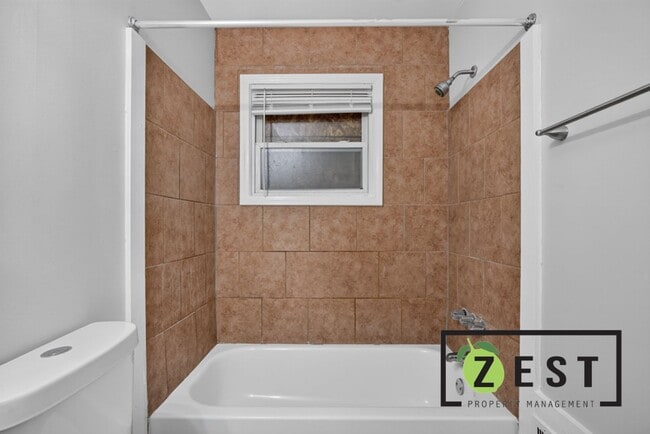 Building Photo - Charming 3 Bedroom home in Detroit Thursday August 6, 2026 @ 7:15p-7:45p