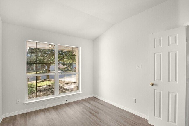 Building Photo - 3310 Blue Ridge Dr
