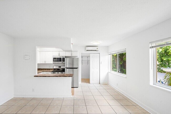Building Photo - 391 SE 19th Ave