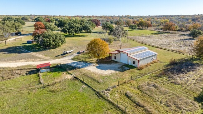 Building Photo - Horse property with shop in country oasis
