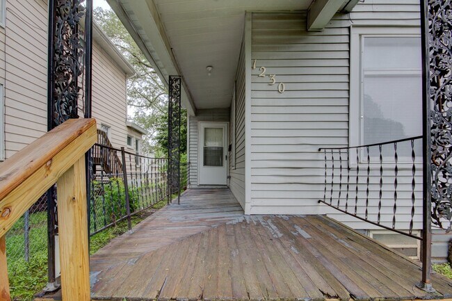 Building Photo - SL AAC1228