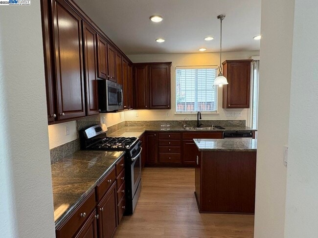 Building Photo - 192 S Tranquilidad St