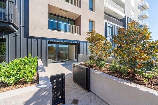 Building Photo - 3211 Rivington