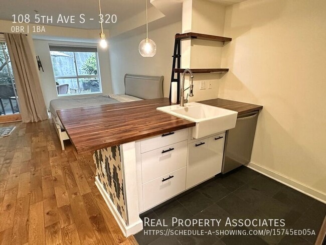 Building Photo - 108 5th Ave S