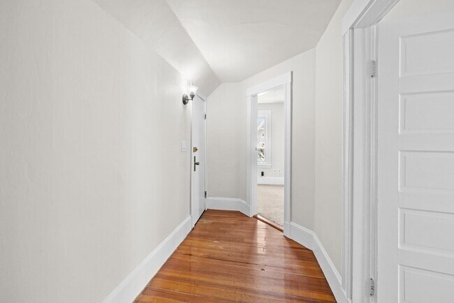 Building Photo - 85 Linden Ave