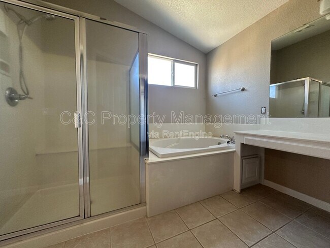 Building Photo - 200 Eastbrook Way