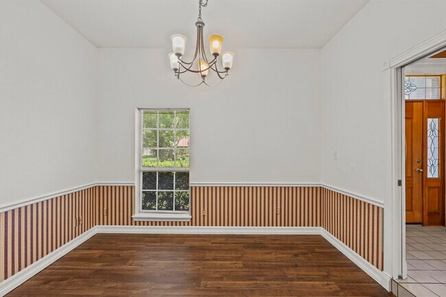 Building Photo - 616 Westwood Cir