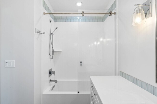 Building Photo - Modern Farmhouse w/ Pool and Paid Utilities