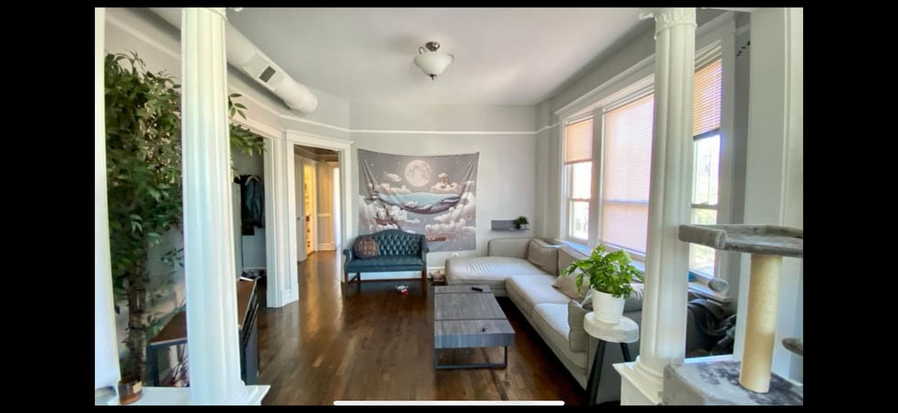 Building Photo - 2100 W Division St