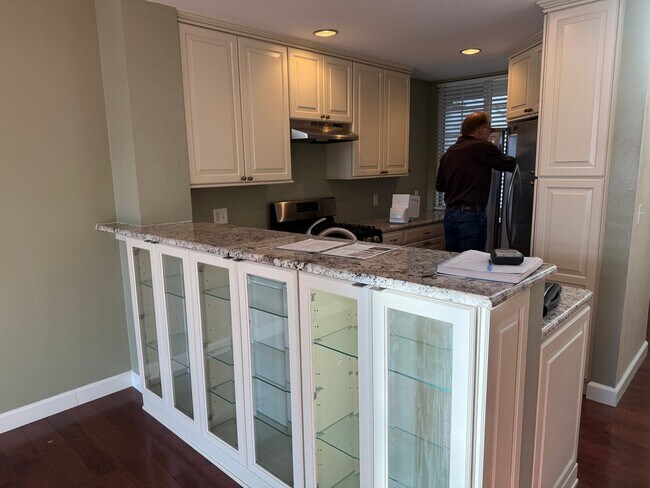 Building Photo - Newly updated 2 story townhome with single car garage in Littleton