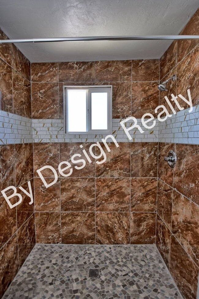 Building Photo - Updated Midtown 1 Bed 1 Bath