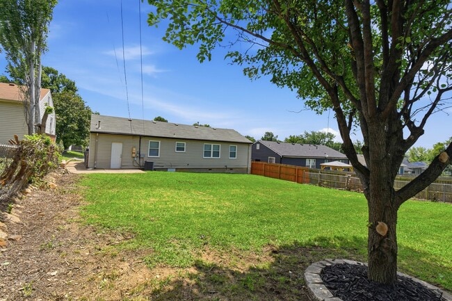 Building Photo - Charming 3 Bedroom 1 Bath near Route 66!