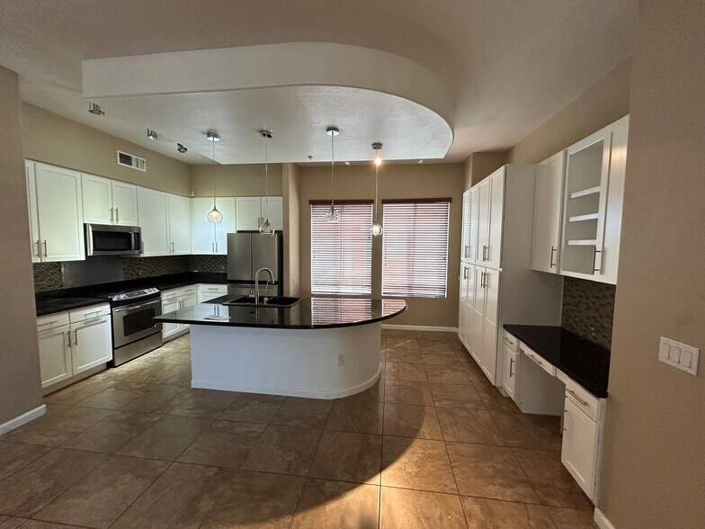 Building Photo - 6605 N 93rd Ave