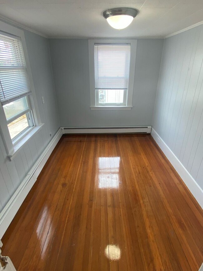 Building Photo - 11 Clark St