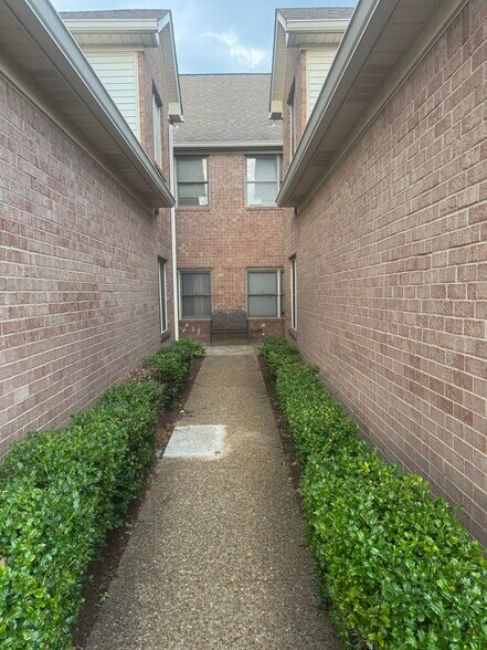 Building Photo - 3637 Hurstbourne Ridge Blvd
