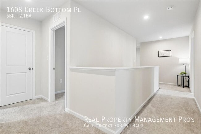 Building Photo - 1608 Creek Bottom Pl
