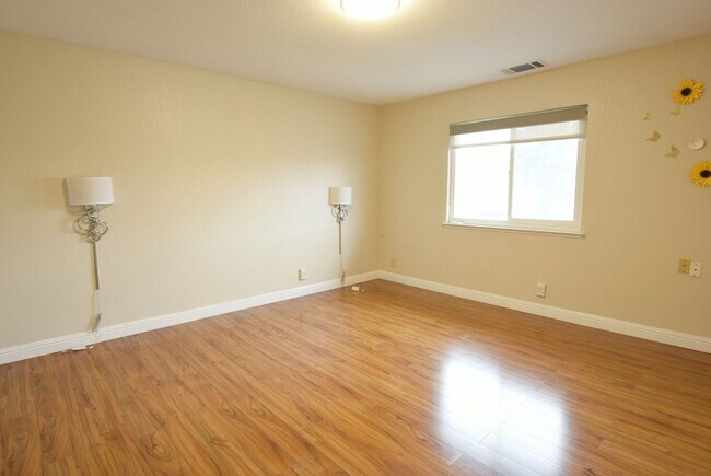 Building Photo - Beautifully Updated 5 Bedroom and 3 Bath Home in Desirable Blossom Valley Neighborhood!