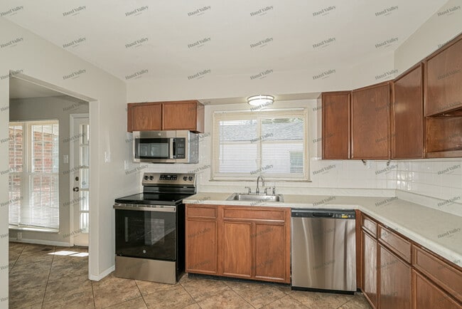 Building Photo - 3152 Rex Ave