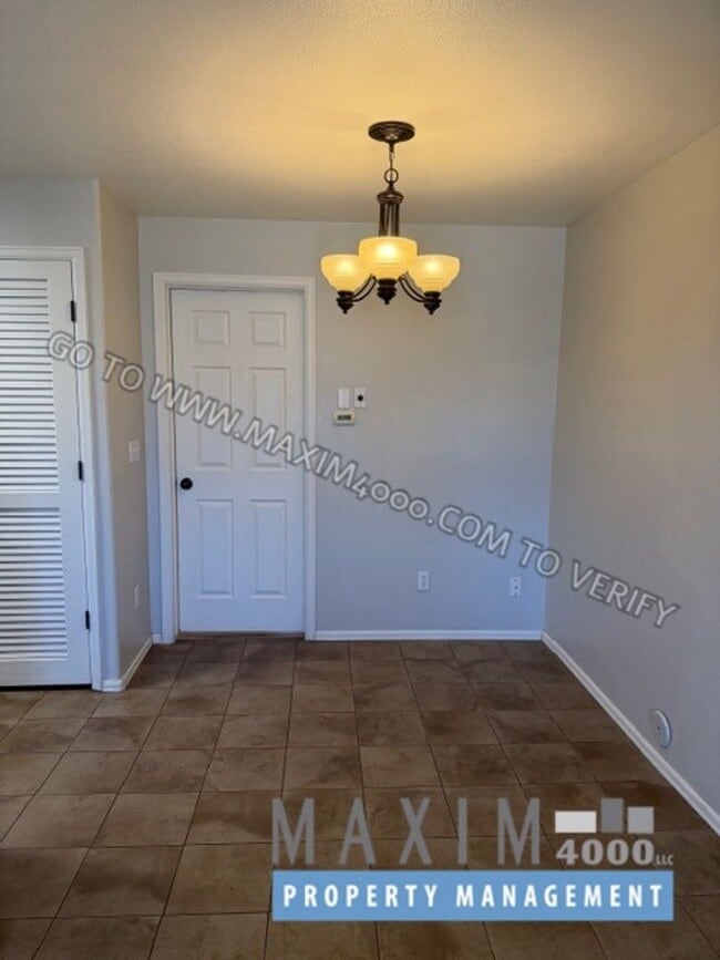 Building Photo - 385 Sunnyside Cir